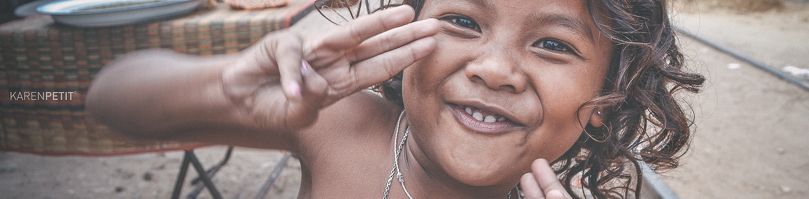 petite fille souriante